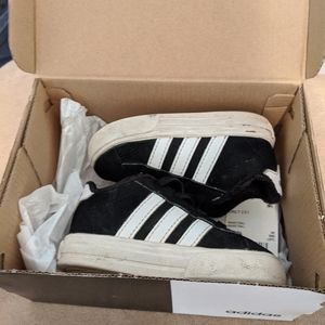 **SOLD**Toddler Adidas Tennis Shoes Size Toddler 5K